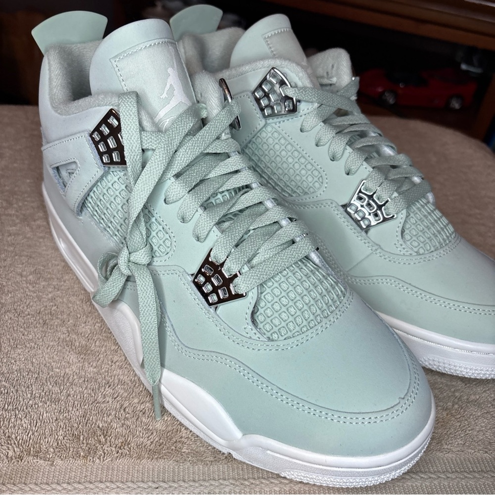 Air Jordan 4 Retro Seafoam Sail HV0823-003 Women's Size 12 - Men’s Size 10.5 - Picture 8 of 9
